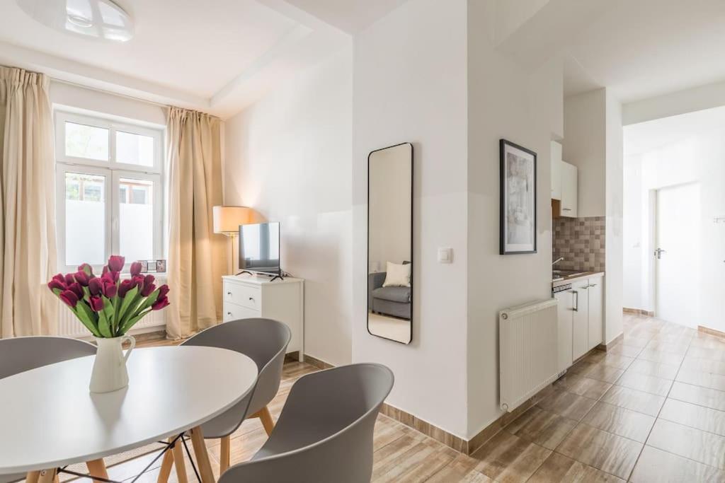 Xxxl Bed/ Free Parking/ Central Wina Bagian luar foto