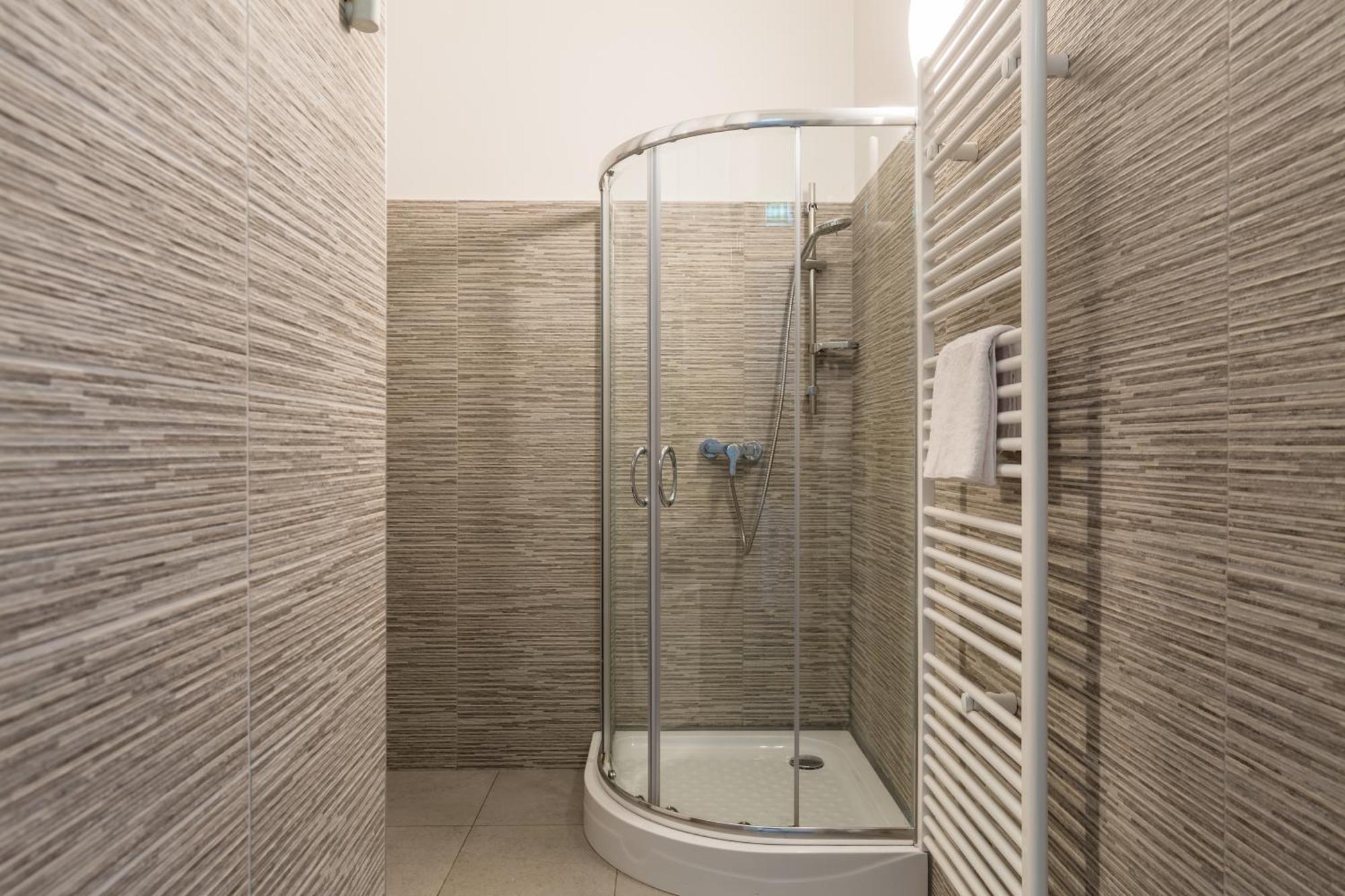 Xxxl Bed/ Free Parking/ Central Wina Bagian luar foto