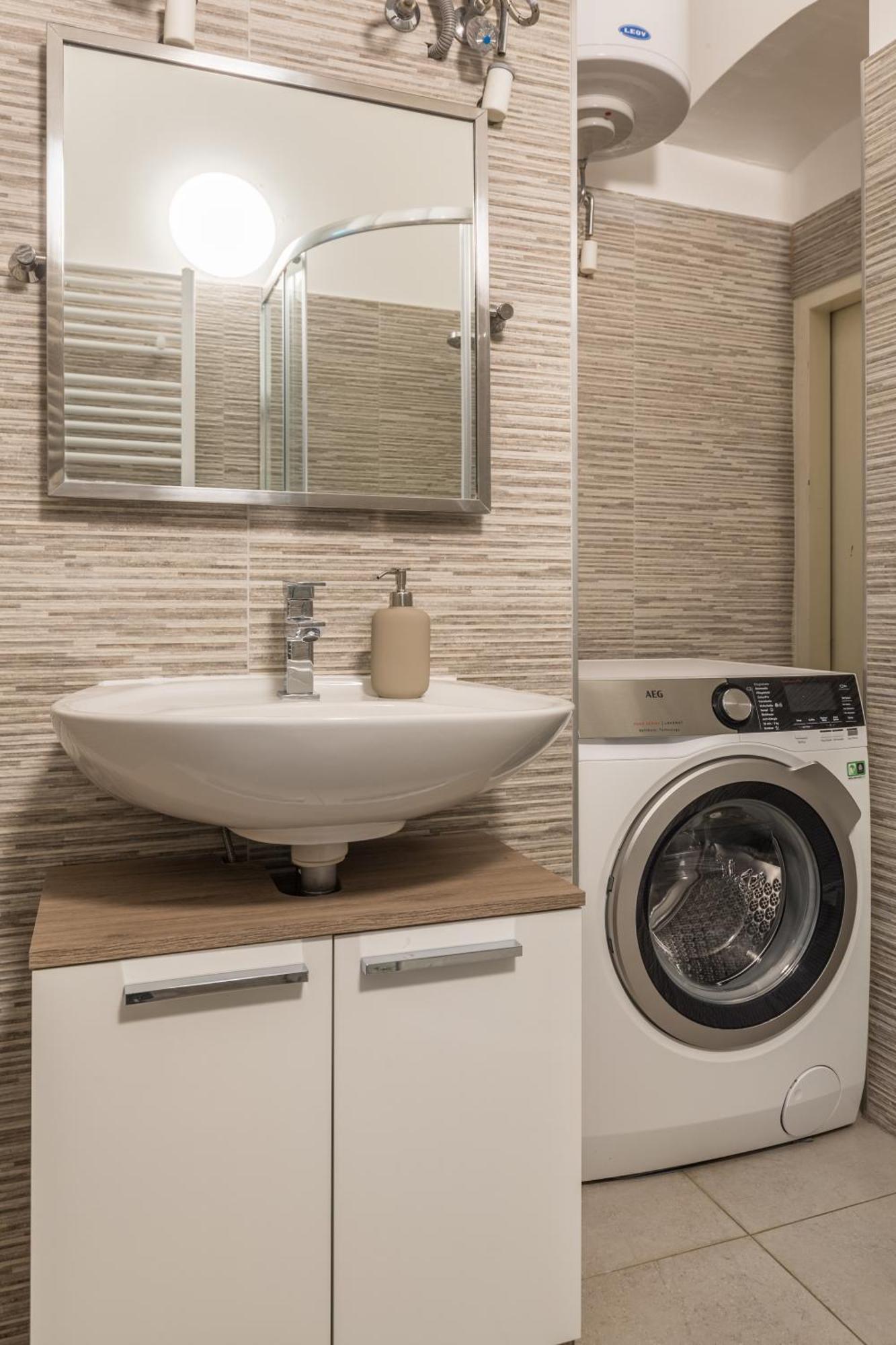 Xxxl Bed/ Free Parking/ Central Wina Bagian luar foto